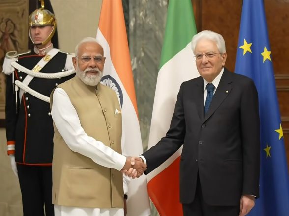 World News | PM Modi Holds Delegation-level Meeting with Italian ...