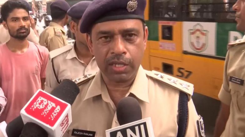 India News | Bihar: Police Detains BPSC TRE 4 Aspirants Protesting Outside Patna College Demanding Release of Exam Notification