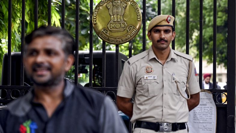 India News | Delhi HC Seeks Replies from Centre, Delhi Govt, UGC and AICTE on Plea Seeking CBI Probe into Fake Universities