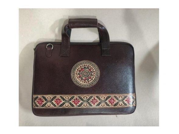 World News | PM Modi Showcases Bengal's Legacy Through Tagore's Works, Shantiniketan Bag as Gifts to Swedish Counterpart