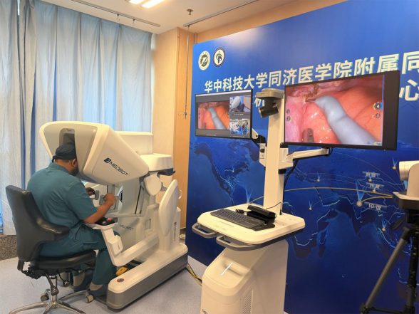 World News | China-India Medical Milestone: Wuhan Doctor Executes Remote Robotic Surgery 3,000 Km Away