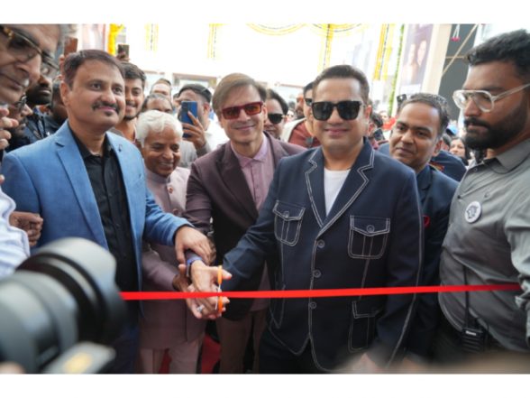 Business News | Dr Vivek Bindra & Vivek Oberoi Attend Launch of Gujarat's Biggest Branded Factory Retail Outlet in Vadodara