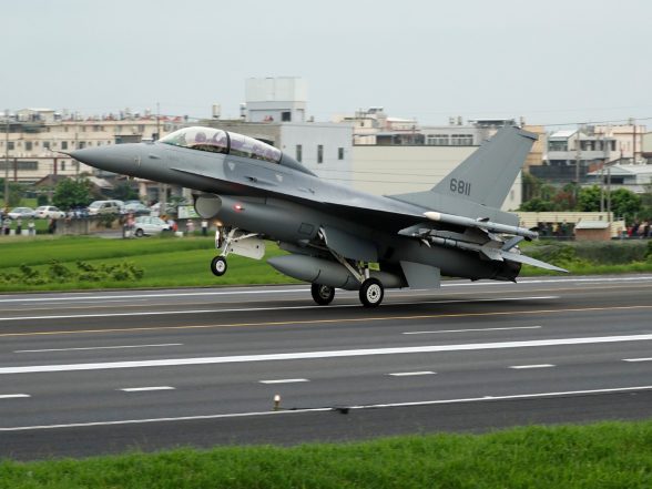 World News | Taiwan Detects 16 Sorties of Chinese Aircraft, 8 Vessels, 3 Ships