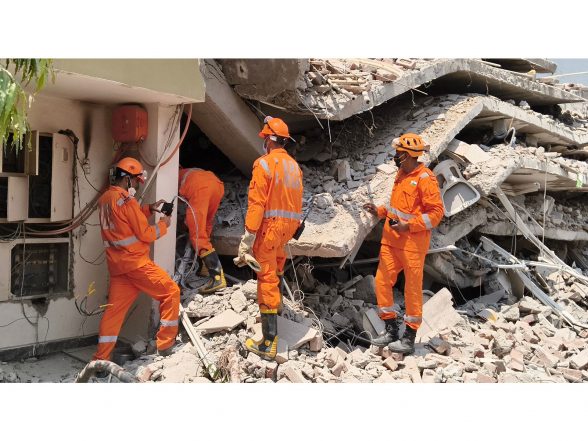 India News | Delhi LG Expresses Grief over Deaths in Mehrauli Building Collapse, Orders Immediate Relief