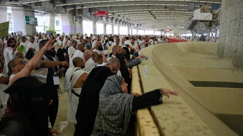 Haj 2026: Muslim Pilgrims Perform Hajj Rituals Under Intense Heat in Saudi Arabia As Eid Al-Adha Celebrations Start