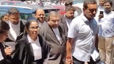 Mamata Banerjee Claims She Was Assaulted by Some Advocates Within Calcutta High Court Premises (Watch Video)