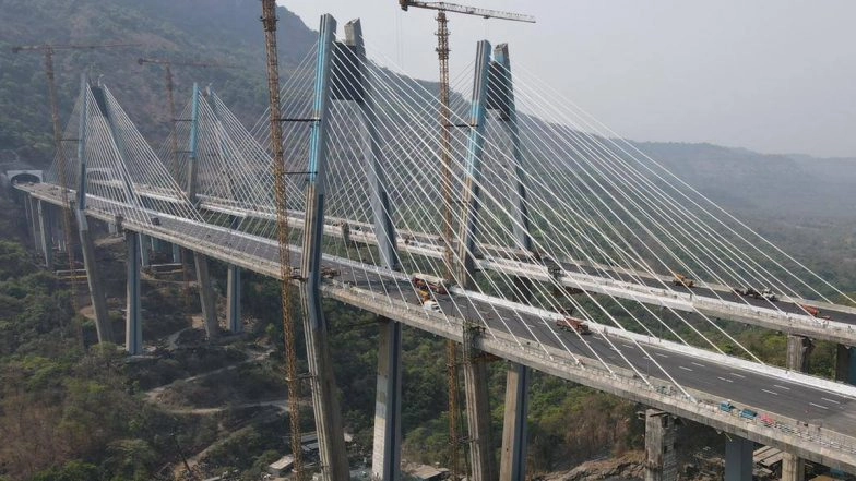 MSRDC Warns Motorists Against Stopping for Selfies and Reels on Mumbai-Pune Missing Link