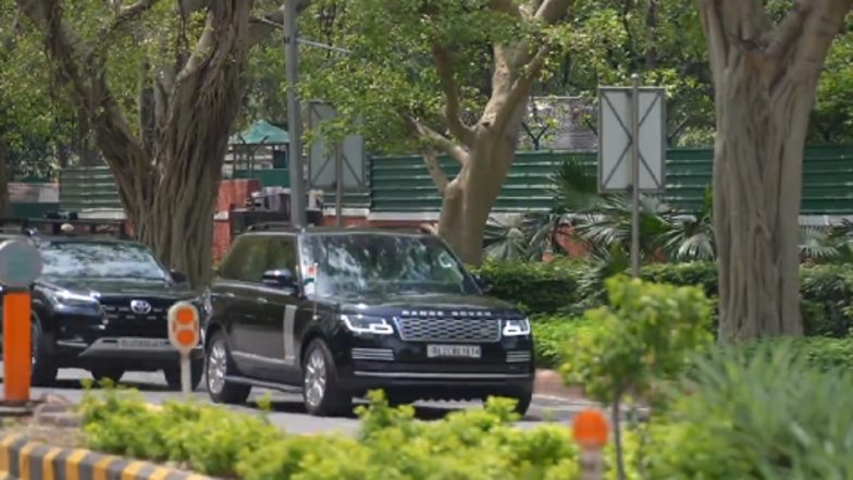 PM Narendra Modi Leads by Example, Travels in Streamlined 2-Car Convoy in New Delhi; Video Surfaces