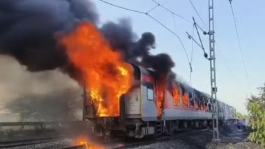 Rajasthan Train Fire: Massive Blaze Erupts in B-1 Coach of Delhi-Bound Rajdhani Express in Kota; All Passengers Rescued (Watch Videos)