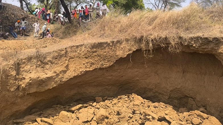 Madhya Pradesh Soil Collapse: 5 Killed After Soil Collapses During Well Construction in Panna (Watch Video)