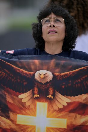 Thousands Gather in Washington for an America-themed Prayer Rally ...