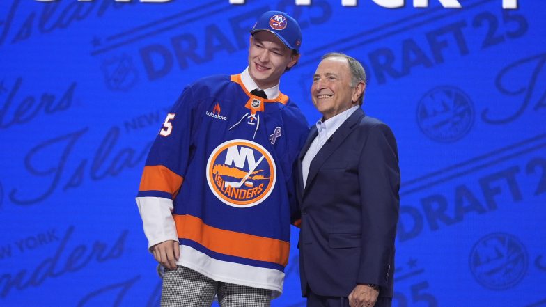 Islanders' Matthew Schaefer Wins Calder Trophy as NHL Rookie of the Year