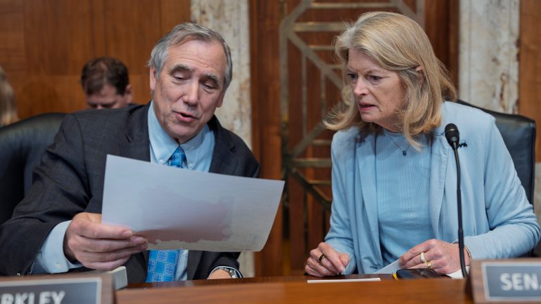 Republican Resistance to Iran War Grows as Murkowski Flips