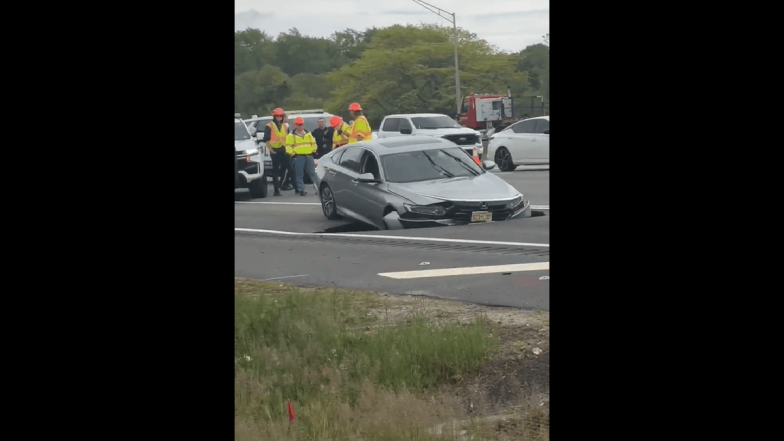 New York Sinkhole Viral Video: Car Nearly Swallowed by Massive Sink Hole on Long Island Expressway in Melville, Traffic Delays Expected
