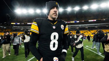 Aaron Rodgers Hits the Practice Field After Signing 1-year Deal to Stay with the Steelers