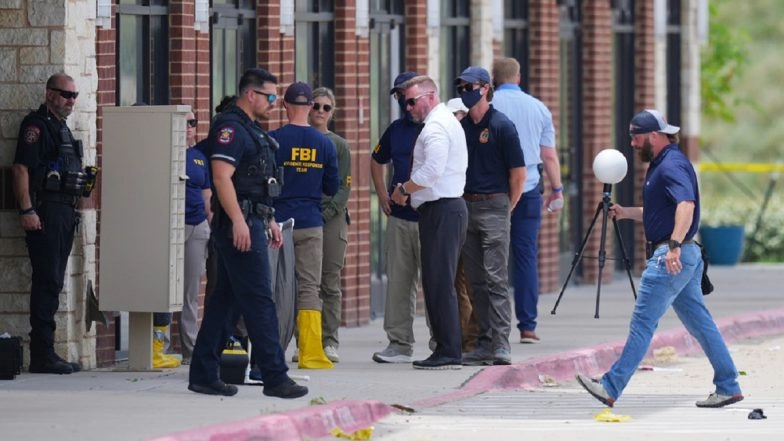 Texas Shooting: 2 Dead, 3 Injured After Gunman Opens Fire at Shopping Center and Nearby Apartment in Dallas (Watch Video)