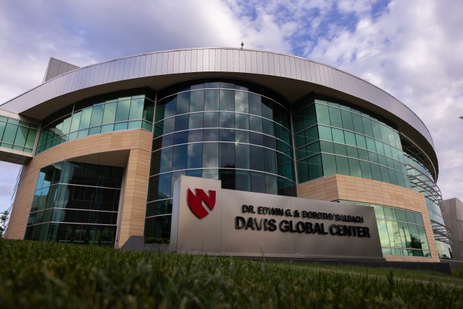 Doctor Isolated in Nebraska After Helping Passengers with Hantavirus