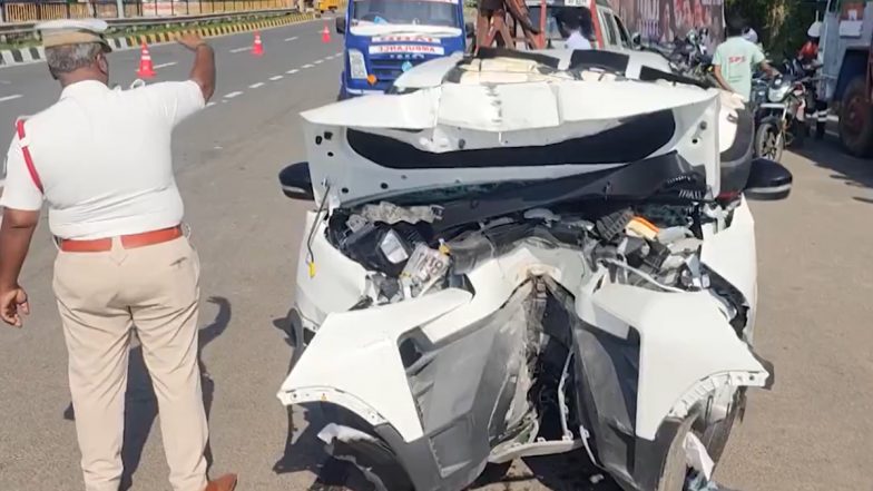 Tamil Nadu Accident: 3 Killed as Car Hits Bridge Barrier Near Viluppuram (Watch Video)