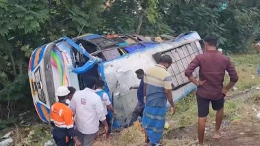 Tamil Nadu Bus Accident: 24 Injured, Including 10 Children, as Tourist Bus Overturns in Viluppuram After Tyre Burst (Watch Video)