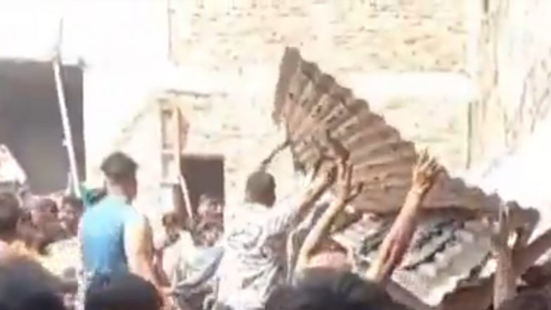 Burari Building Collapse Video: Another Building Collapse in Delhi After Explosion Days After Saket Tragedy Kills 6