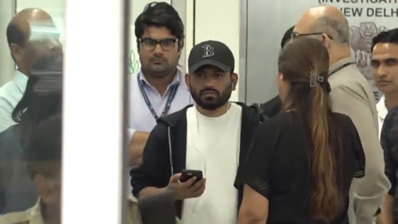 'Cockroaches Aa Rahe Hain': Abhijeet Dipke Reaches Delhi to Lead Jantar Mantar Protest Seeking Dharmendra Pradhan&rsquo;s Resignation (Watch Video)