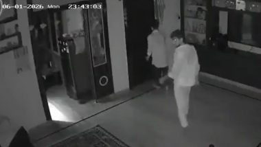 Suryapet: Burglars Take a Soft Drink Break Before Stealing Gold, Silver and Cash in Telangana, Video Goes Viral
