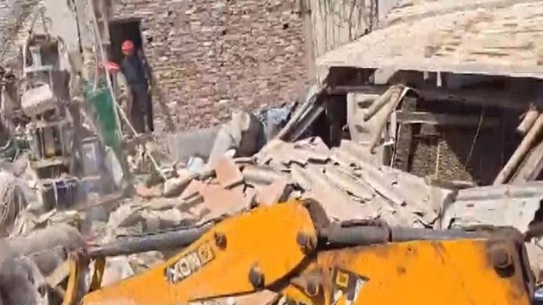 India News | Delhi House Collapse Injury Toll Rises to 10; Search Operations Ongoing Following Cylinder Blast