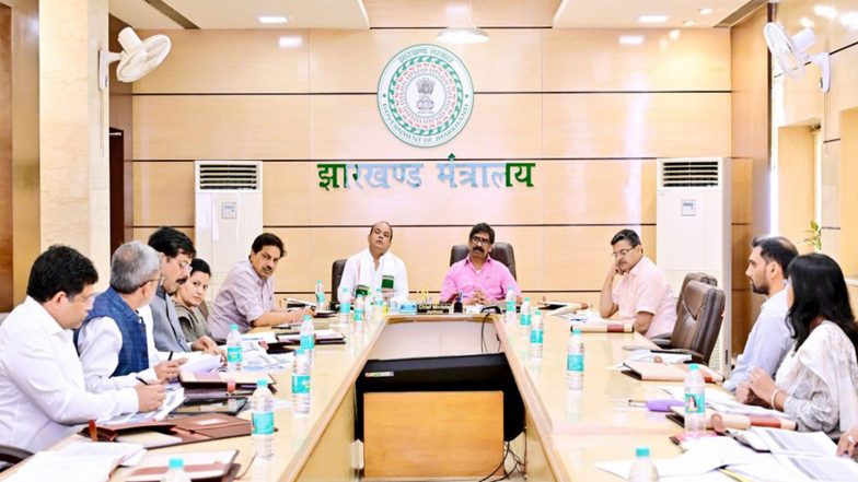 India News | Jharkhand: CM Soren Directs Health Department to Fill Vacancies, Improve Ambulance Services During Review Meeting