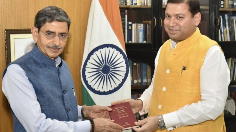 Business News | Cultural Envoy Sundeep Bhutoria Calls on West Bengal Governor; Presents Handwritten Copy of Tagore's Gitanjali