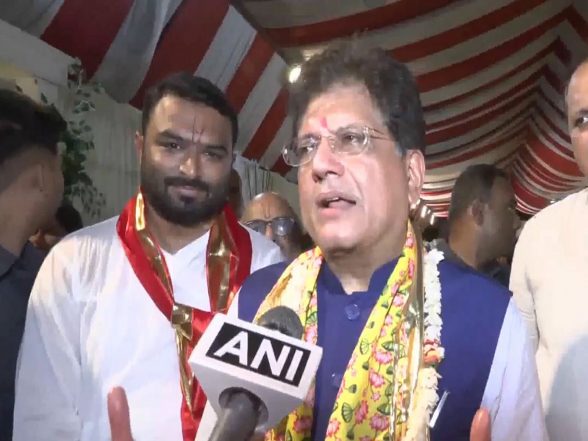 India News | Maharashtra: Piyush Goyal Attends Vaishnav Samaj Event at Kora Kendra in Borivali