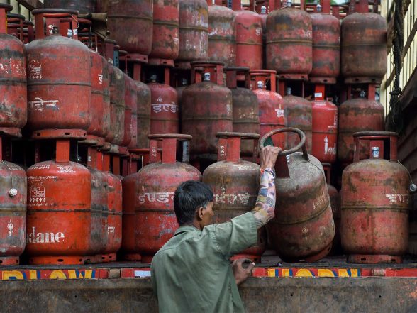 Business News | LPG Cylinder Supply Cost Has Risen to over Rs 1,600, Government Absorbs Rs 700 Under-recovery Amid Increase in Saudi CP: Petroleum Ministry