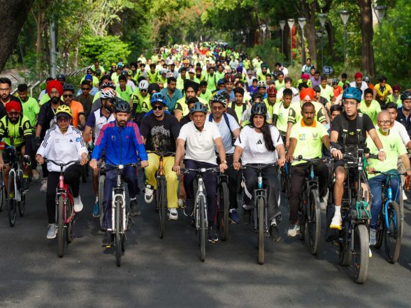 Sports News | Sports Minister Mandaviya Leads Nationwide World Bicycle Day Celebrations with Actor Vikrant Massey