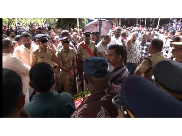 Entertainment News | National Award-winning Actor Salim Kumar Cremated with State Honours in Keralam