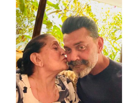 Entertainment News |  Sunny Deol Praises Brother Bobby Deol for 'Bandar,' Shares Emotional Family Pic