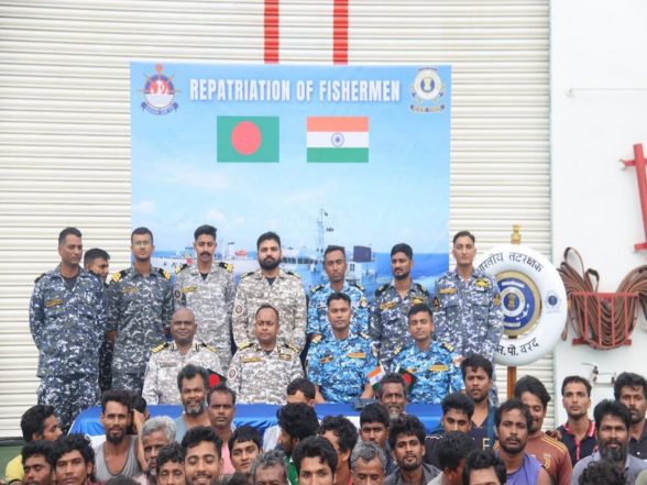 World News | 91 Bangladeshi Fishermen Repatriated from India
