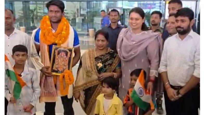 Sports News | Bihar Sports Minister Shreyasi Singh Felicitates Hockey U-18 Asia Cup Gold Medalist Sawan Kumar