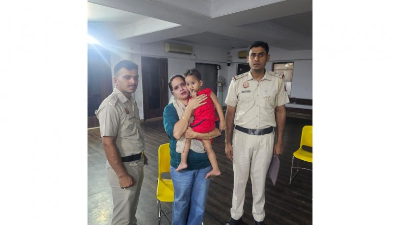 India News | Delhi: Missing Child Traced Within 30 Minutes by Parliament Street Police Station