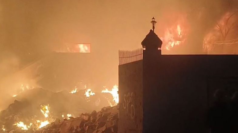 India News | Delhi: Three Dead in Massive Building Fire in Tughlakabad, Several Rescued