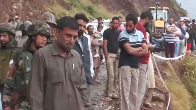 India News | Hundreds of Vehicles Stranded Due to Massive Landslide in Poonch District; BRO Restores NH-144 After 5-hour Halt