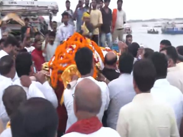 Sports News | Shooting Legend Jaspal Rana's Last Rites Performed at Manikarnika Ghat in Varanasi