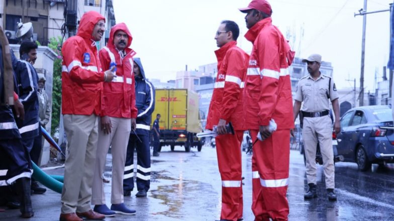 India News | Hyderabad Police on High Alert After IMD's Heavy Rain Warning; Commissioner Inspects Waterlogging Spots