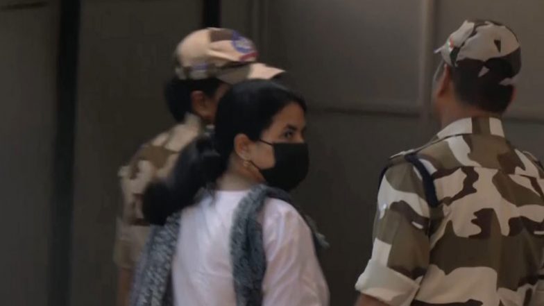 India News | Former Keralam CM Pinarayi Vijayan's Daughter at ED Kochi Office in Connection with CMRL-Exalogic Case