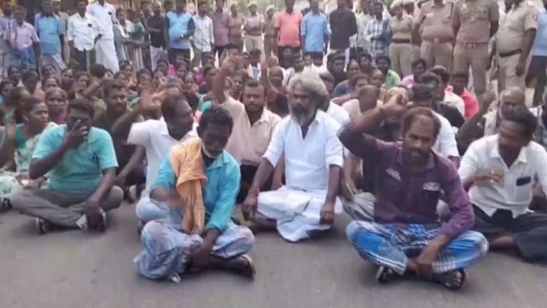 India News | Tamil Nadu: Woman Dies After Receiving Treatment at Government Hospital for Sinus Infection; Relatives Protest on Road