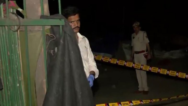 India News | Delhi: 51-year-old Man Sustains Gunshot Injury Near Lodhi Road Flyover