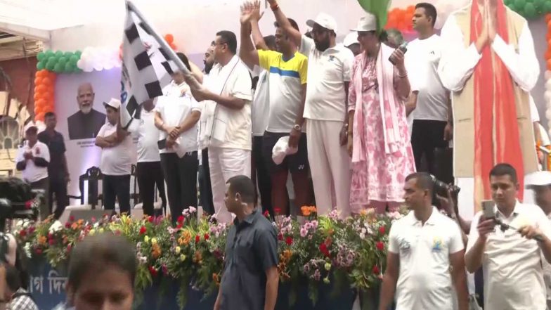 India News | West Bengal CM Flags off 'Daud Se Dhyan' Marathon in Kolkata, Calls for Fitness Through Yoga