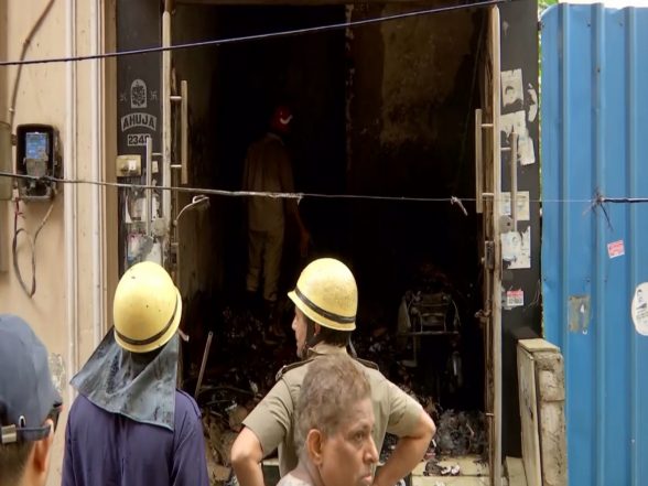 India News | Fire Breaks out at Electronics Godown in Delhi's Shahdara, No Injures Reported