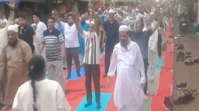 India News | Mumbai BJP Minority Morcha Organises Yoga Session at Minara Masjid Ahead of International Yoga Day