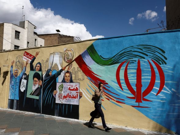 World News | Iran-US MoU: Pak Minister Mohsin Naqvi to Arrive in Iran, Discuss Nuclear Question and Sanctions