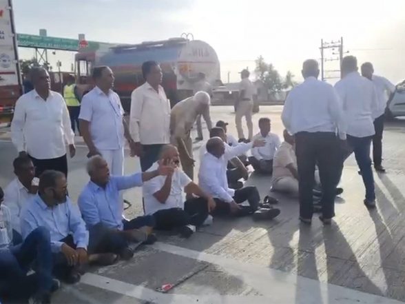 India News | Karnataka Police Stop Maharashtra Samiti Workers at Hattargi Toll Gate During Amit Shah's Kolhapur Visit