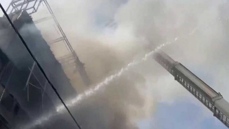 India News | UP: Massive Fire Breaks out at Coaching Centre in Lucknow's Aliganj; Rescue Ops Underway